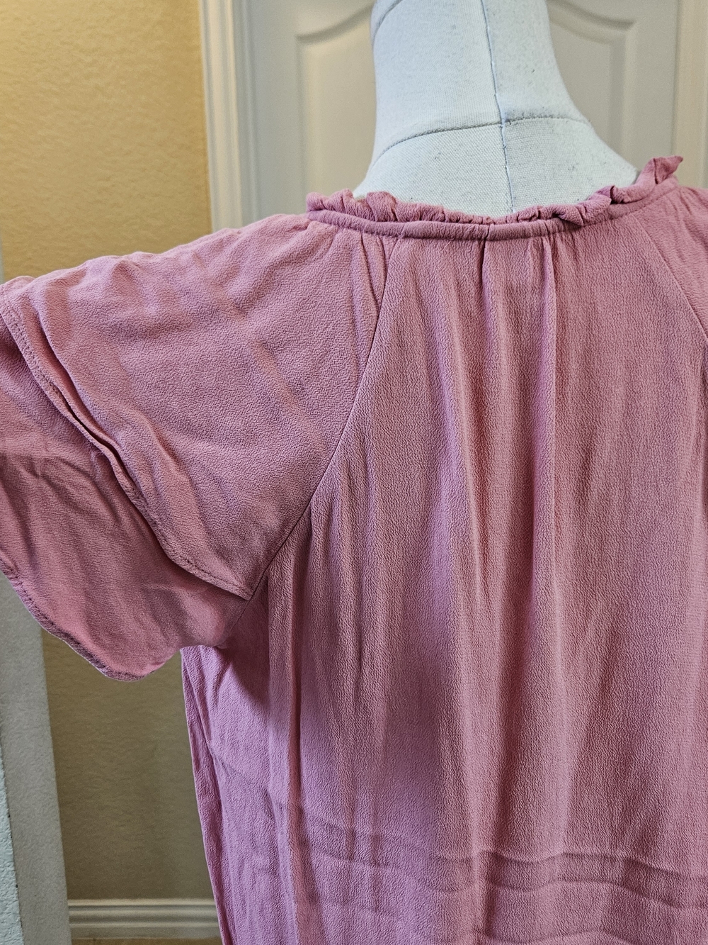 Old Navy Women’s Pink Flutter Sleeve Blouse – Size Medium - Picture 8 of 11